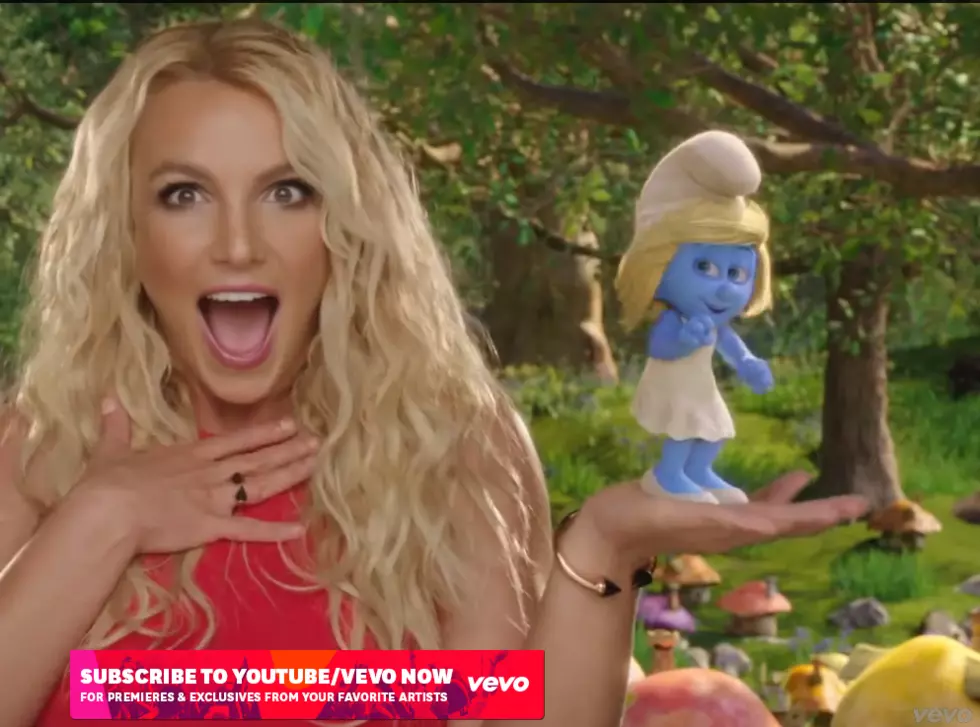 New Music Video for Britney Spears ‘Ooh La La’ has dancing Smurfs