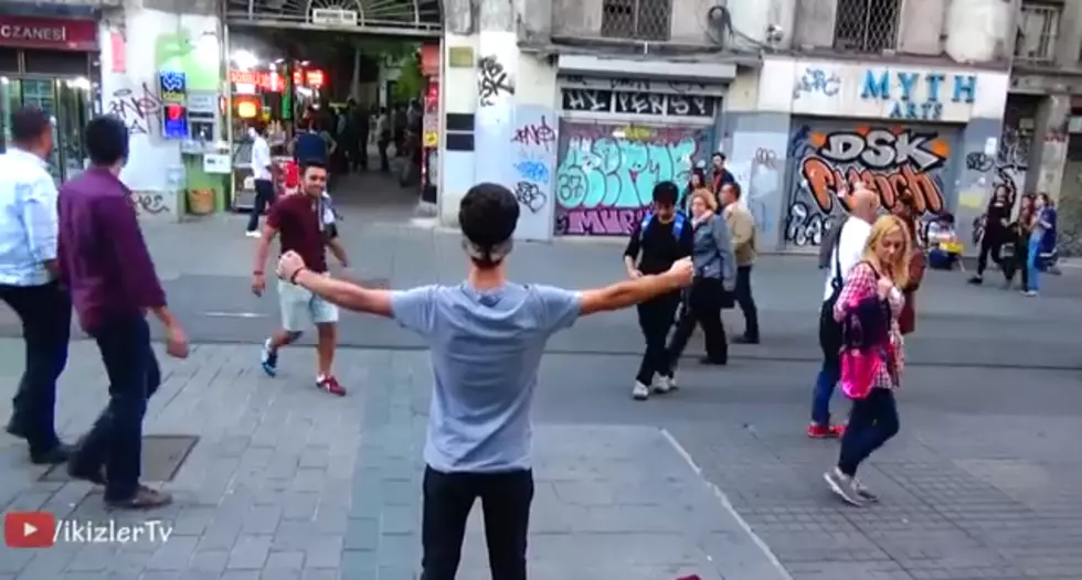 Man Stands Blinfolded On Street and Offers Free Hugs [VIDEO]