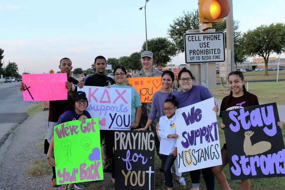 Parents, Kids Line Barnett Road to Show Support for McNeil Middle School [PHOTOS]
