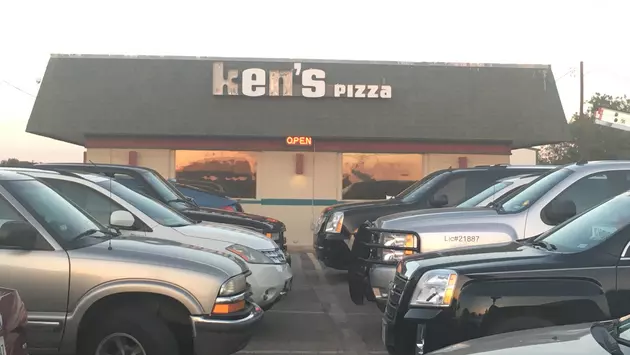 Ken&#8217;s Pizza in Iowa Park Brings in the Dough With Sizable Donation to Hurricane Harvey Relief