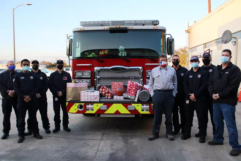 Victoria Fire Department Makes Deliveries to Local Families
