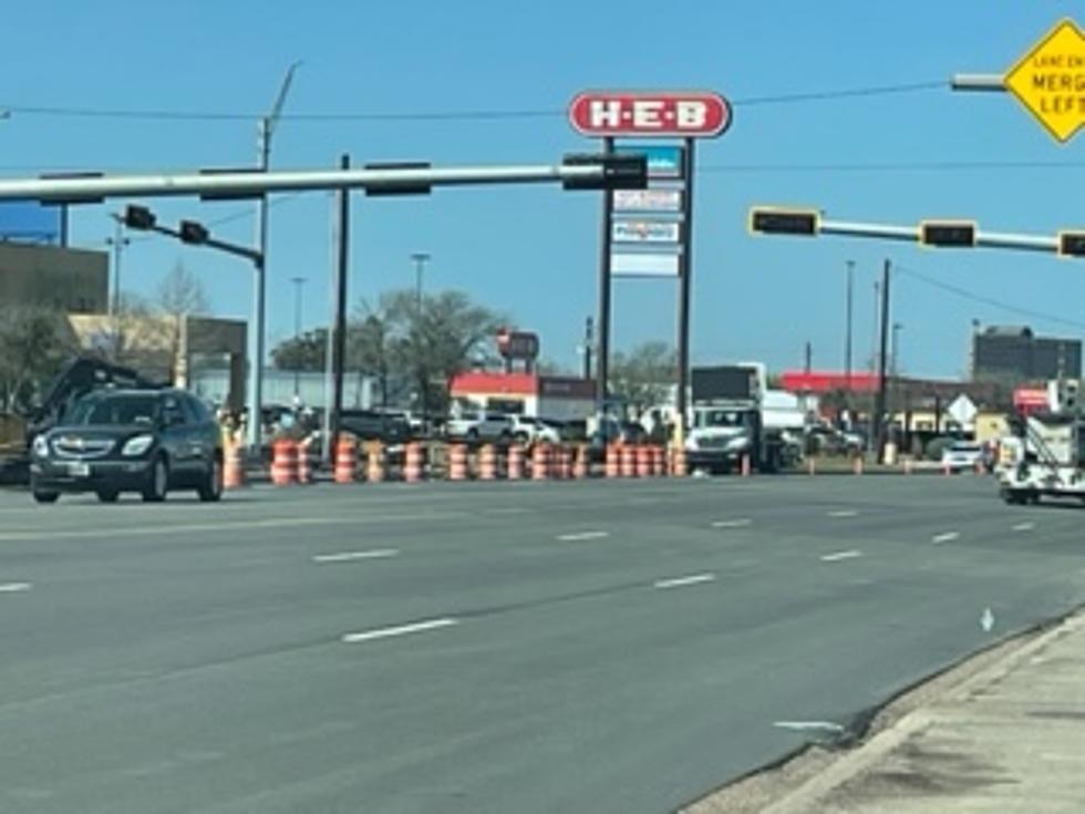 New Traffic Signal Being Installed to Ease Traffic Near HEB on Ri