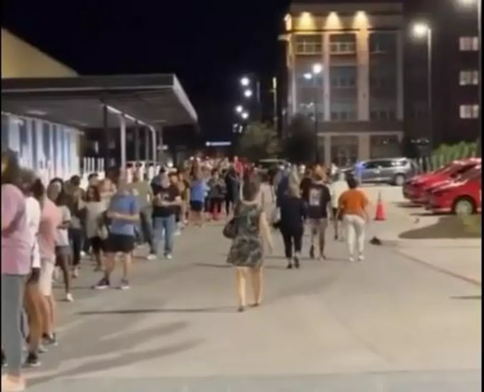[VIDEO] H-E-B Opens in Frisco Texas – Line Wraps Around Building