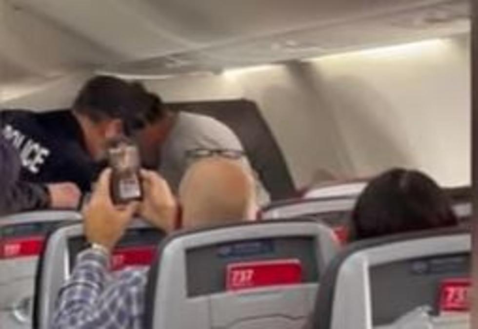 Unruly Passenger on Dallas Flight Causes Emergency Landing[VIDEO]
