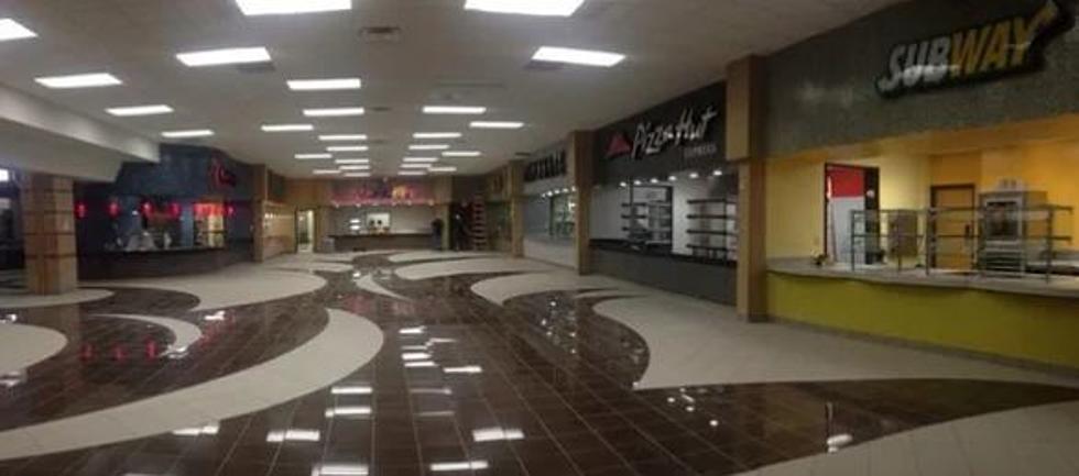 This is NOT a Mall Food Court it's a Texas High School Cafeteria 