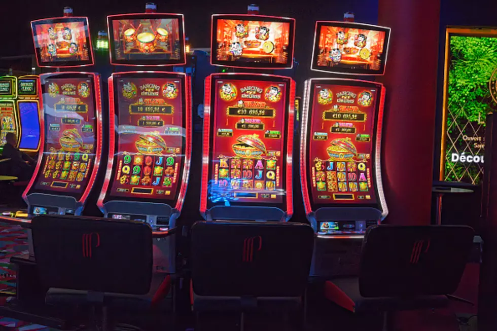 Same Guy Hits 3 Vegas Jackpots on 3 Machines on Same Night
