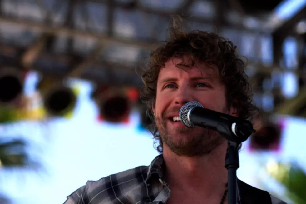 Dierks Hanging Out With Texas Country Stars [VIDEO]