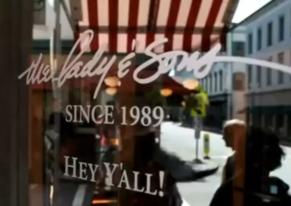 Luke Bryan Visits Paula Deen&#8217;s Restaurant [VIDEO]