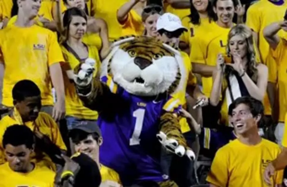 Mike The Tiger Vs. Big Red – Mascot Challenge [VIDEO]