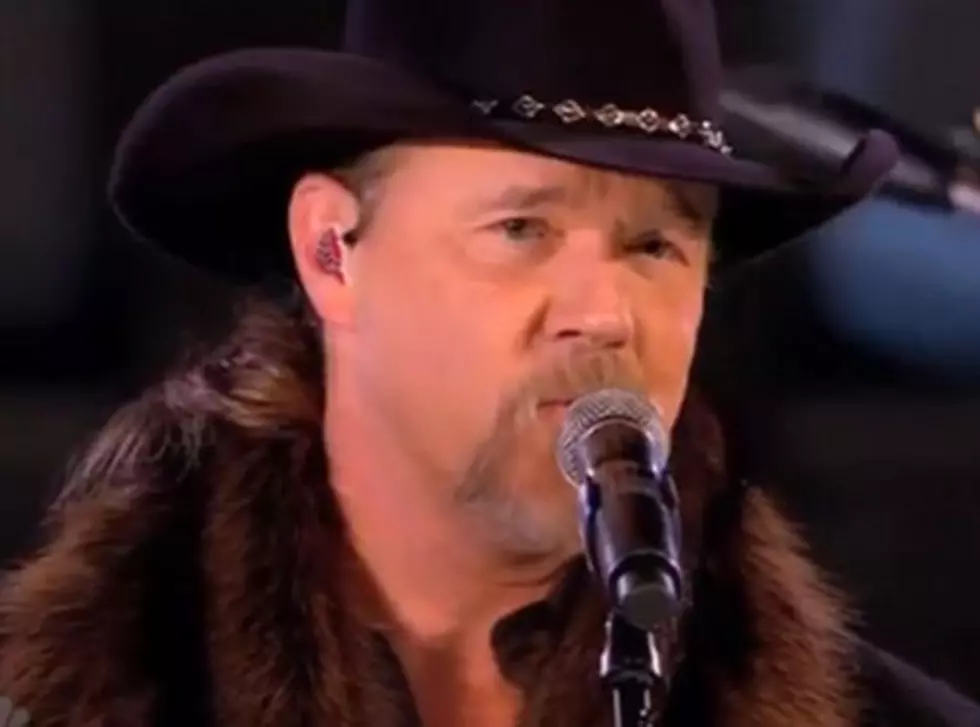 Did Trace Adkins Offend By Wearing a Confederate Flag Earpiece?
