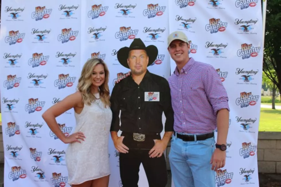 See The Red Carpet Pics From Friday Night’s Garth/Trisha Concert