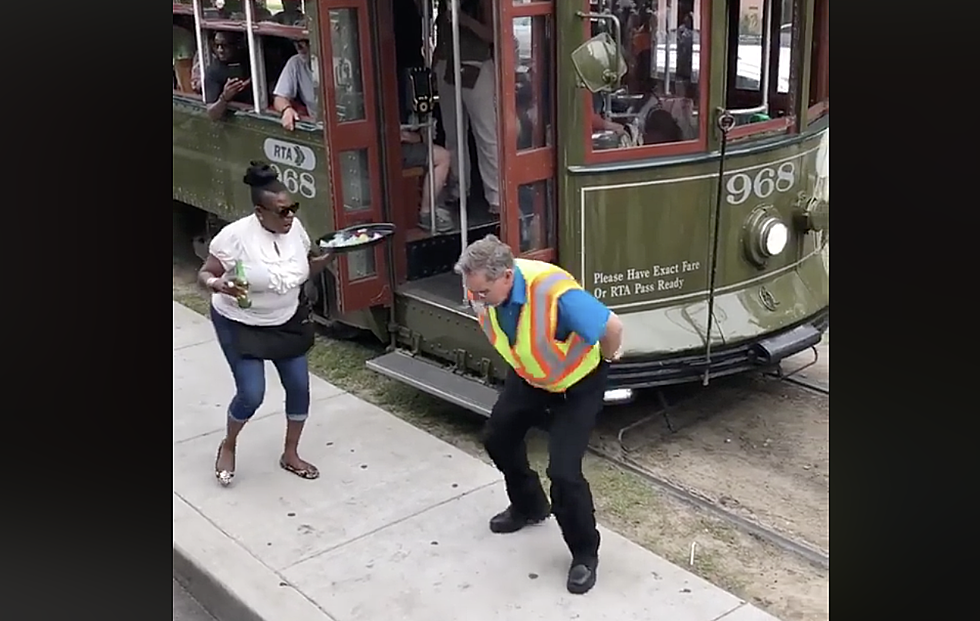 New Orleans Streetcar Driver Shows Off His Dance Moves [VIDEO]