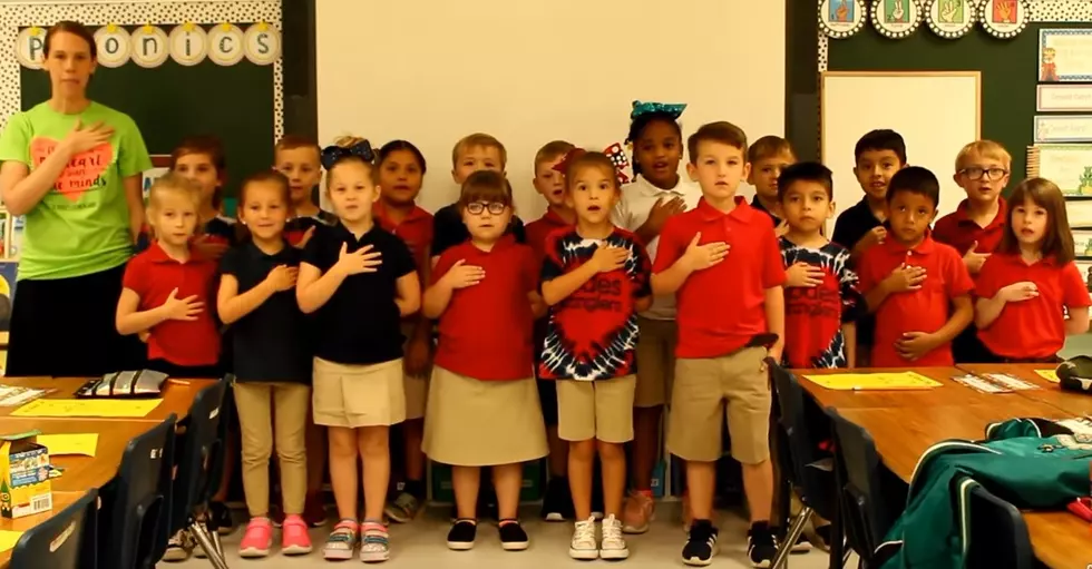 See Mrs. Carson&#8217;s 1st Grade at TL Rodes Reciting Pledge [VIDEO]