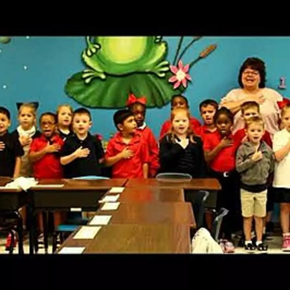 Mrs. Roe&#8217;s 1st Grade at TL Rodes Leads us in Pledge [VIDEO]