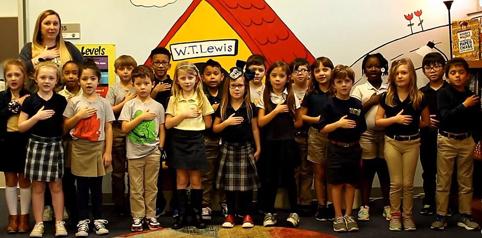Mrs. Chaney&#8217;s 1st Grade at WT Lewis Recites Pledge [VIDEO]