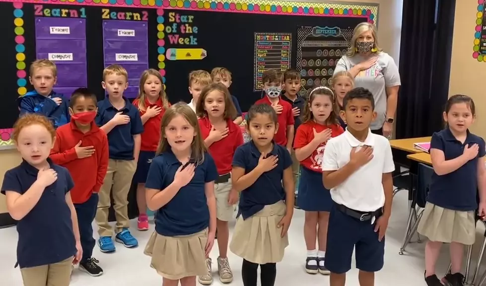 Mrs. Dunlop&#8217;s 1st Grade at TL Rodes Leads us in Pledge [VIDEO]