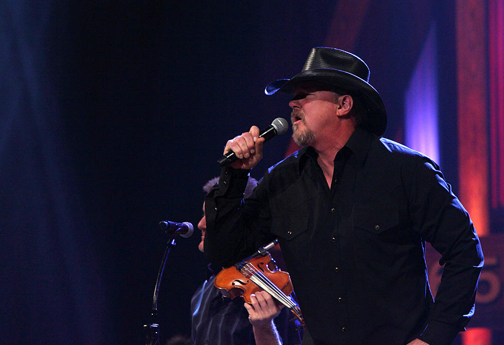Trace Adkins to Sing National Anthem for World War II Veterans in Tyler
