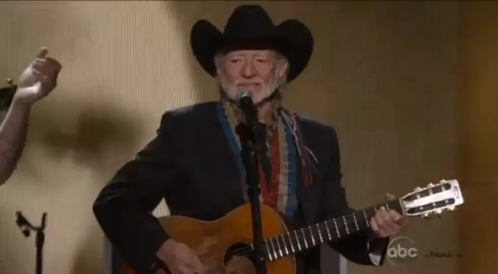 Amy’s Top Highlights from the CMA’s — Willie, Andy, Keith + Zac, Vince and Kelly [VIDEO]