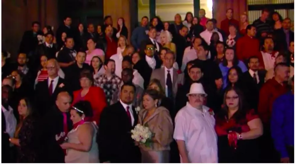 Couples Wed In Mass Midnight Wedding at Texas Courthouse