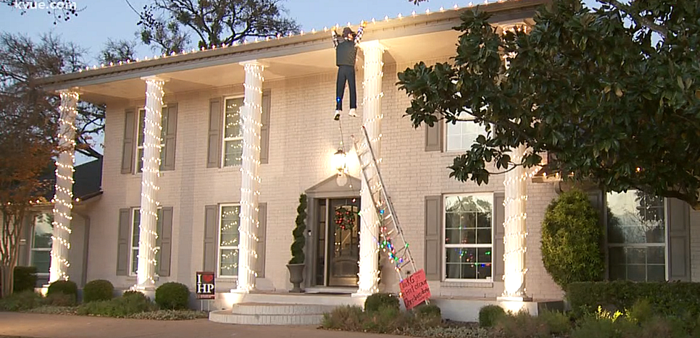 Terrified Austin Man Calls Police on Clark Griswold Themed Christmas Display