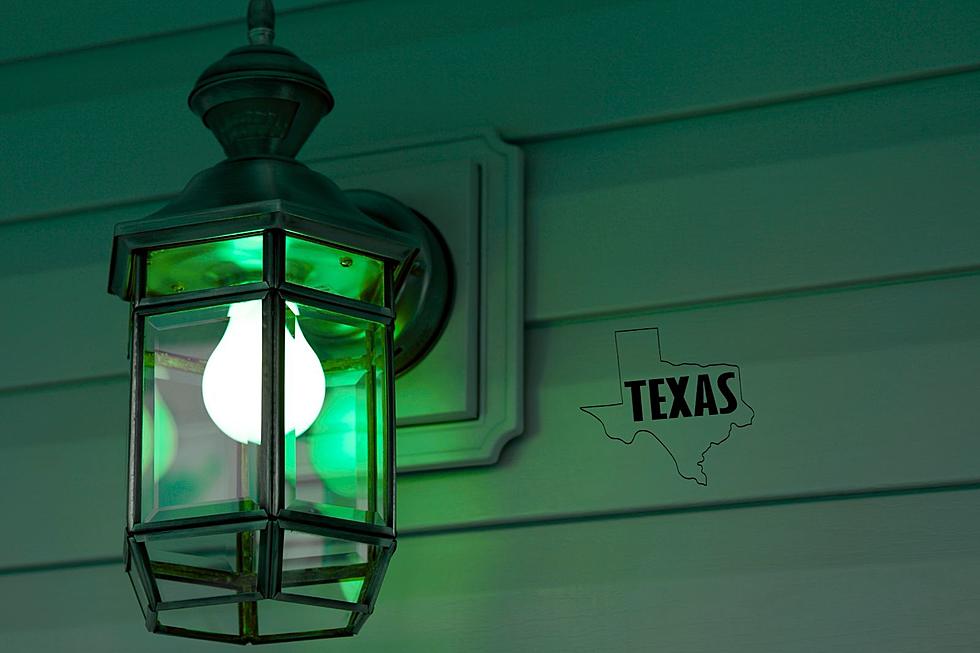 You Should Change Your Porch Light to the Color Green