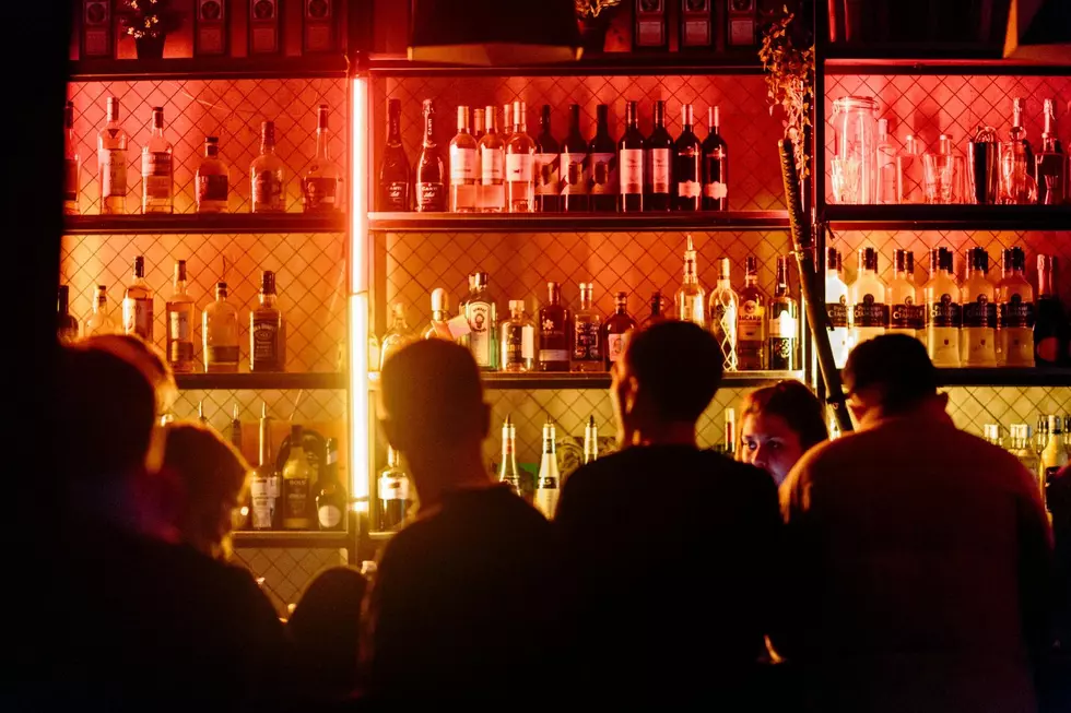 Would You Go to a Bar in Texas Where the Minimum Age to Get in is 30?