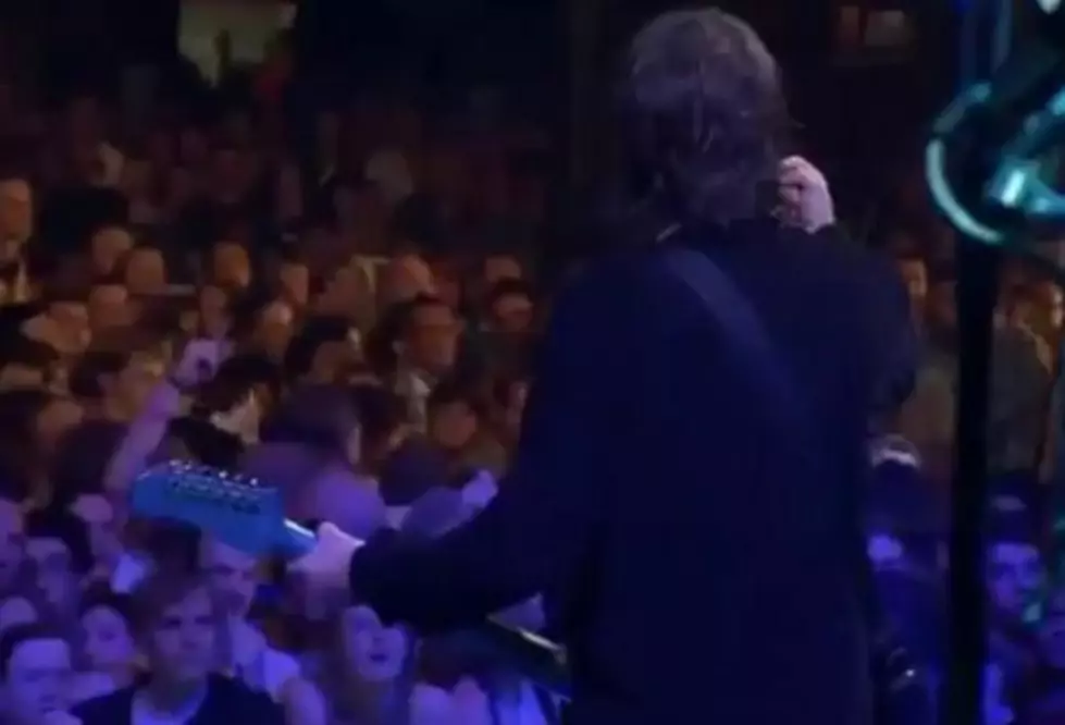 Dave Grohl Kicks Fighting Fan Out Of iTunes Festival Show [NSFW] [VIDEO]