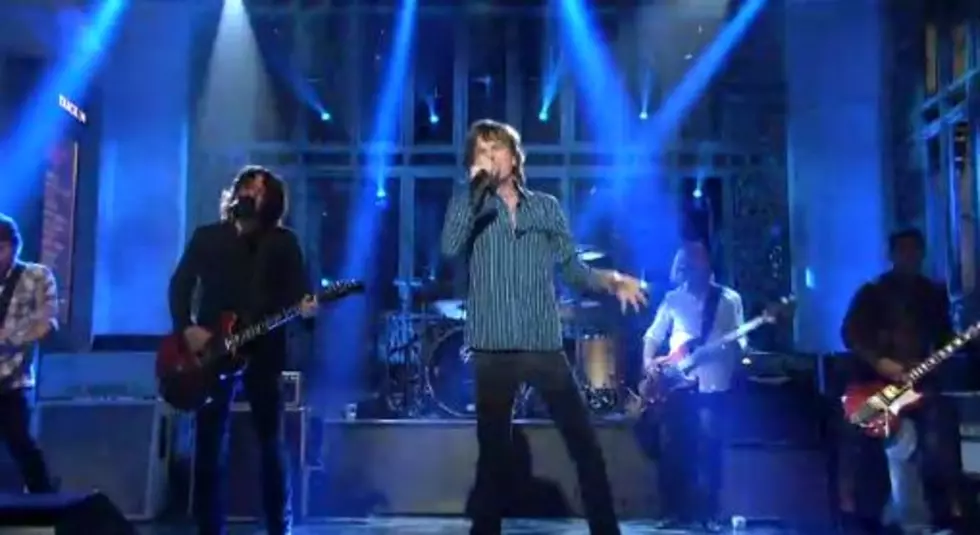 Foo Fighters do &#8220;19th Nervous Breakdown&#8221; and &#8220;It&#8217;s Only Rock N&#8217; Roll&#8221; With Mick Jagger on SNL [VIDEO]