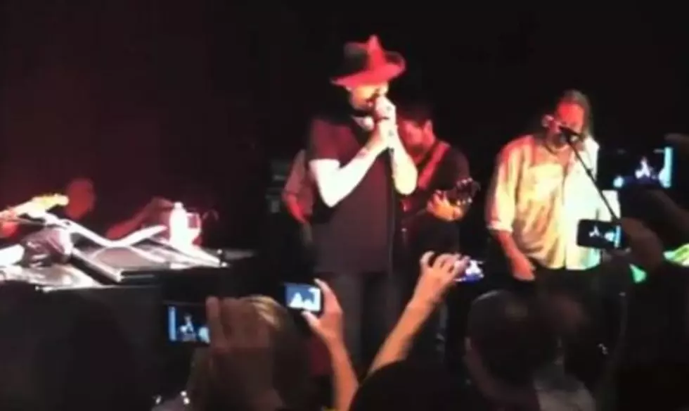 Marilyn Manson Covers  The Eagles &#8220;Hotel California&#8221; at a &#8220;Californication&#8221; Wrap Party [VIDEO]