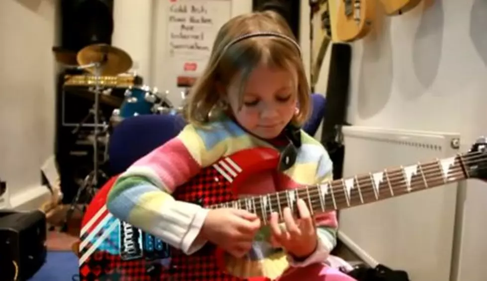 7 Year Old Guitarist Girl Is A Bad Ass! Even Slash Says So. [VIDEO]