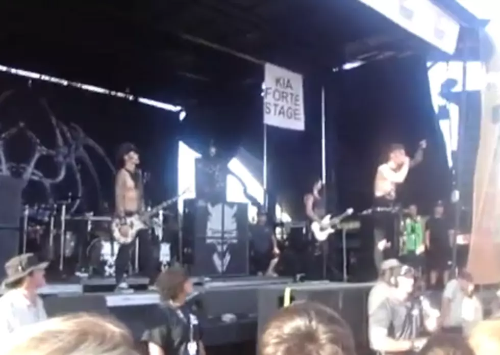Black Veil Brides Frontman Puts A Hater On Blast At Warped Tour San Antonio! [VIDEO/NSFW]