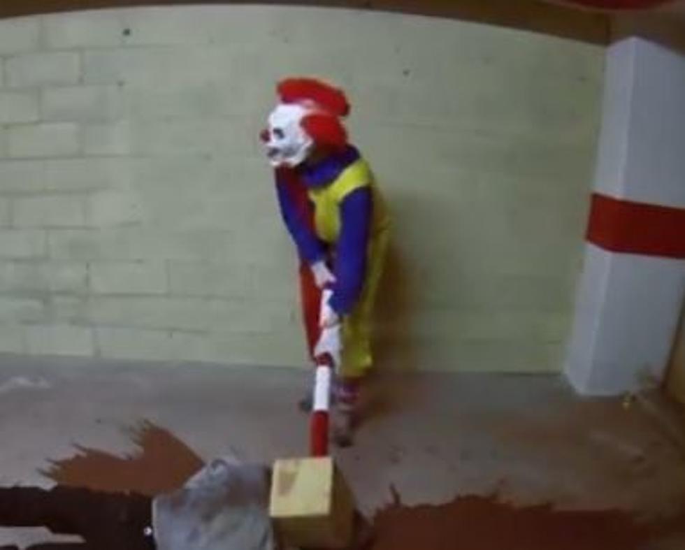 Killer Clown Scare Prank [VIDEO]