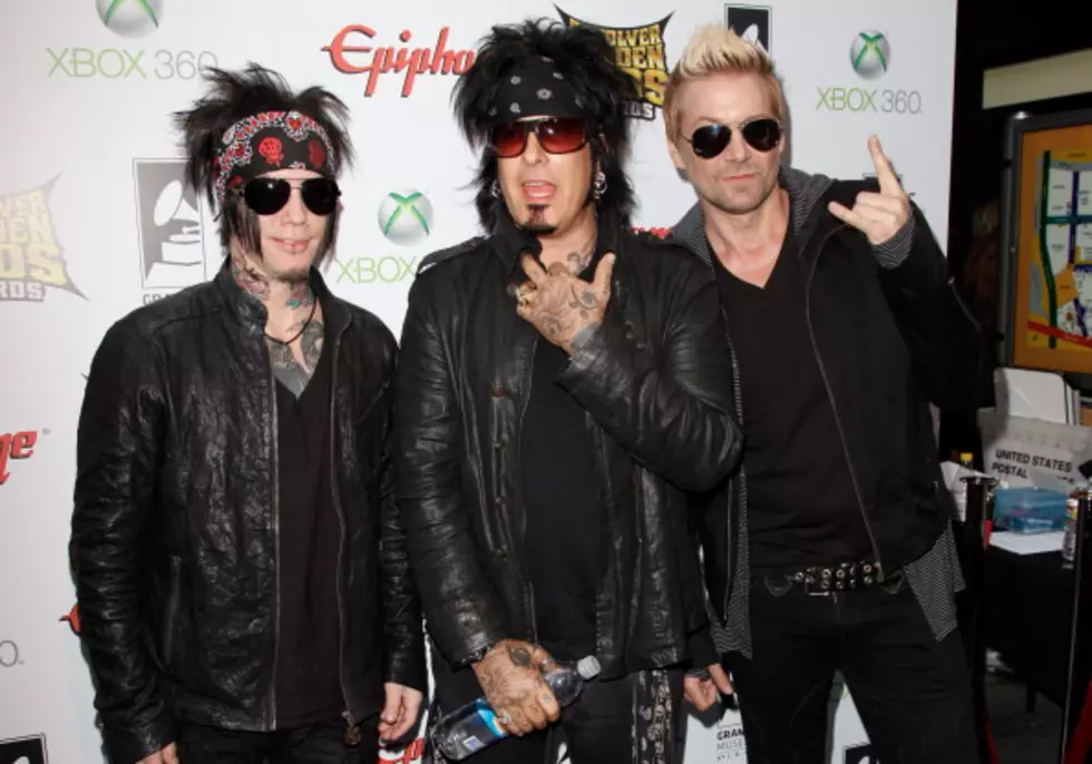 Sixx: A.M. Rleases Official Lyric Video For “Stars” [VIDEO]