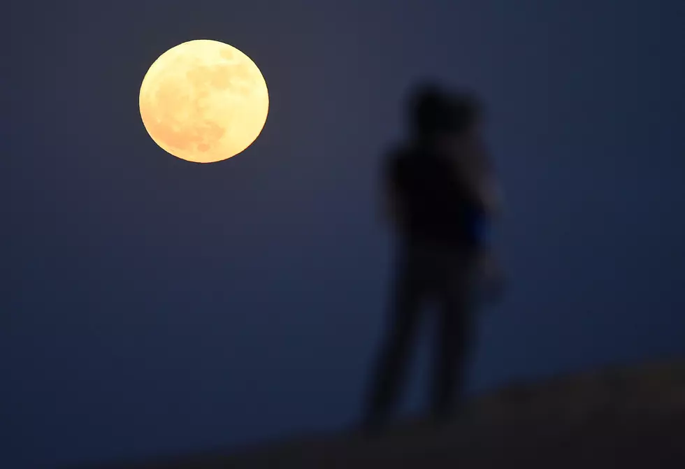 The Funniest Supermoon Picture From Lubbock You’ll Ever See