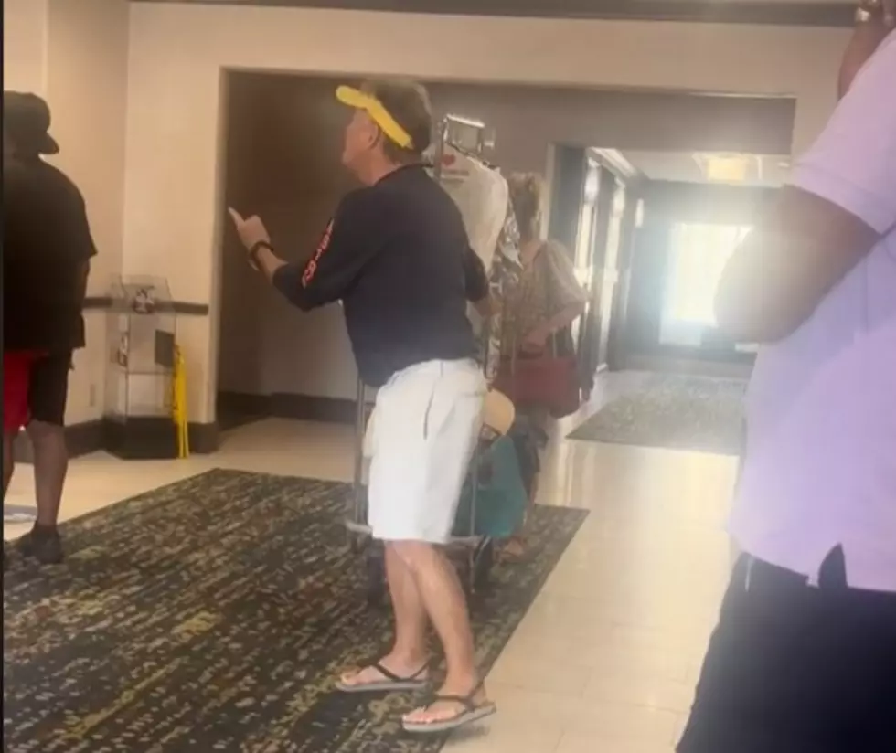 Video: Texas Male Karen Totally Loses His S**t at Galveston Hampton Inn