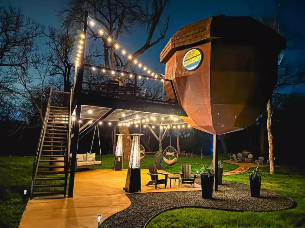 [GALLERY] Spend The Night in The Largest Acorn in Texas