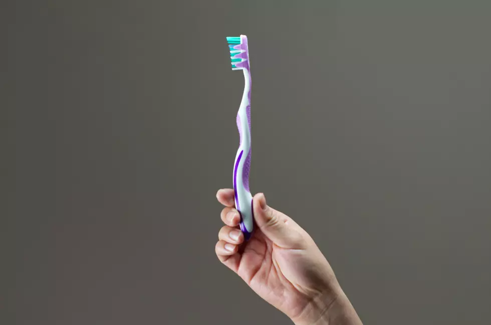 [WATCH] Never Leave Your Toothbrush Out in Your Hotel Bathroom