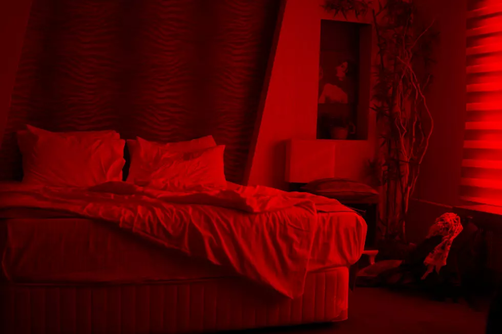 [NIGHTMARE VIBES] Woman Discovers Squatter Living Under Her Bed