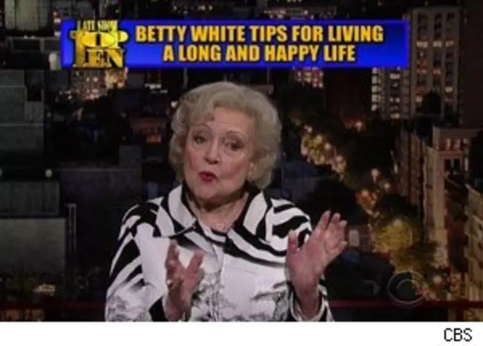 Betty White With Letterman&#8217;s Top 10 [Video]