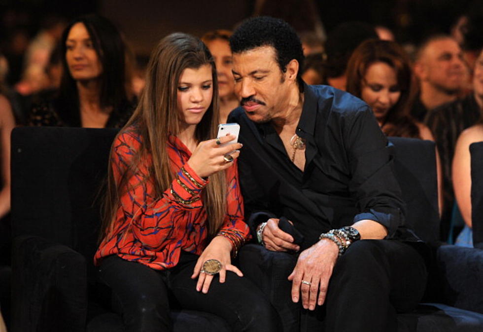 Who’s That Girl? Lionel Richie’s New Duet Partner! [VIDEO]