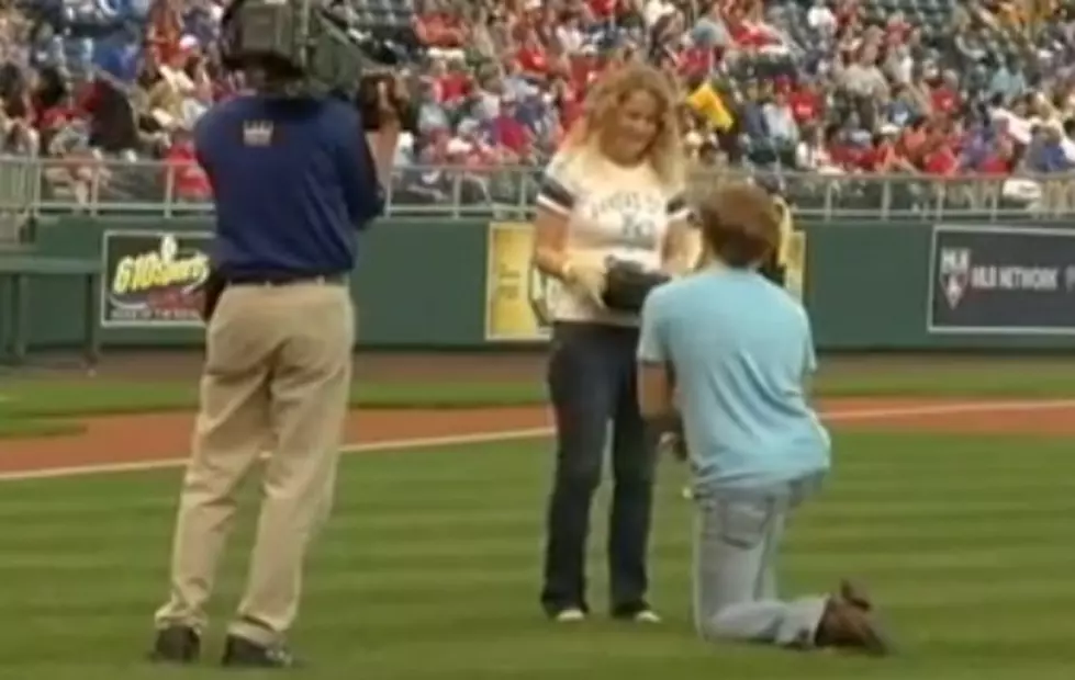 Guy Proposes To Girlfriend Who Gave Him Her Kidney [VIDEO]