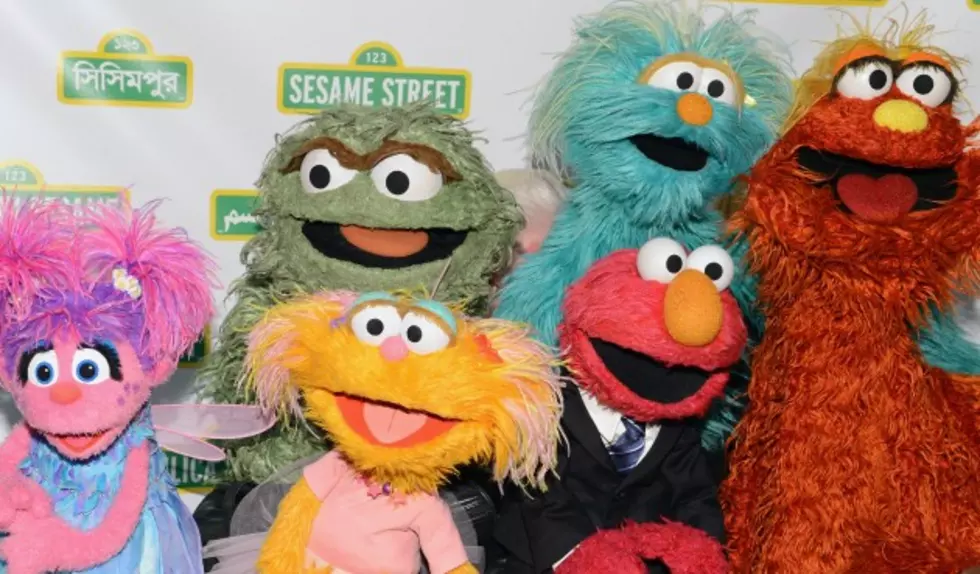 Jimmy Fallon Duets With &#8216;Sesame Street&#8217; Characters! [VIDEO]