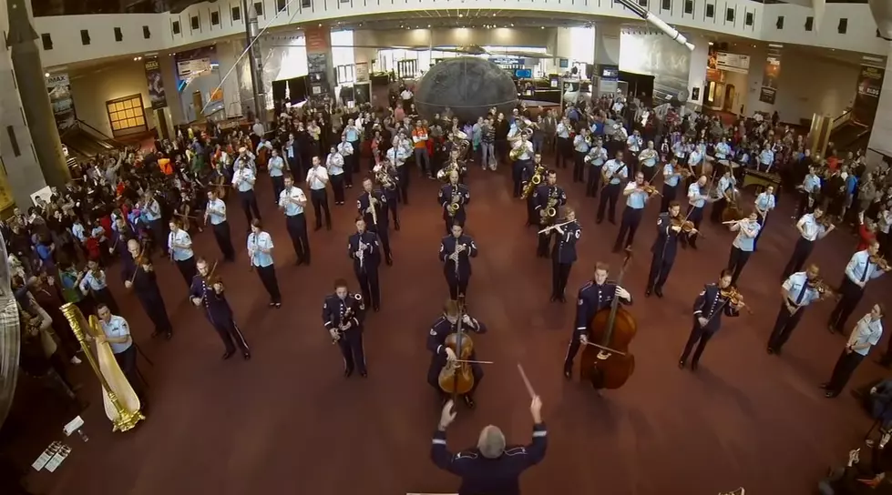 Watch A United States Air Force Flash Mob At The National Air And Space Museum [VIDEO]