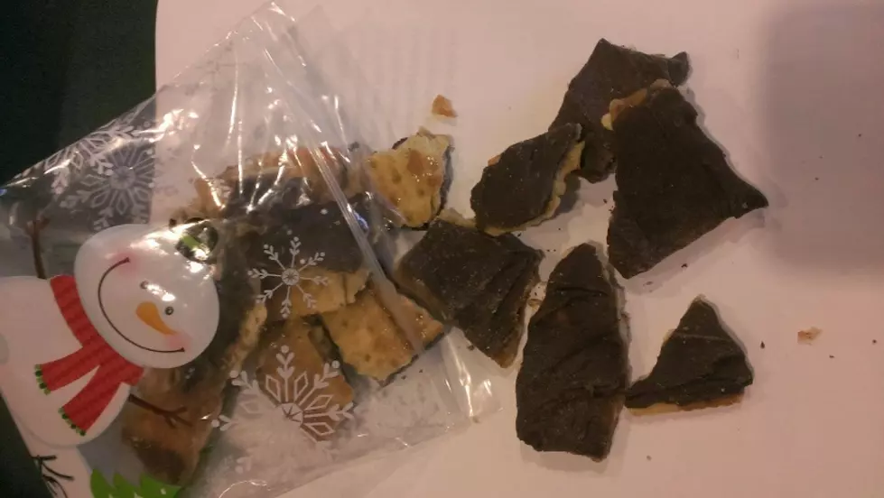 &#8216;Christmas Crack&#8217; &#8212; A Step-By-Step Tutorial For Dummies (And Smart People Alike) [PHOTOS]
