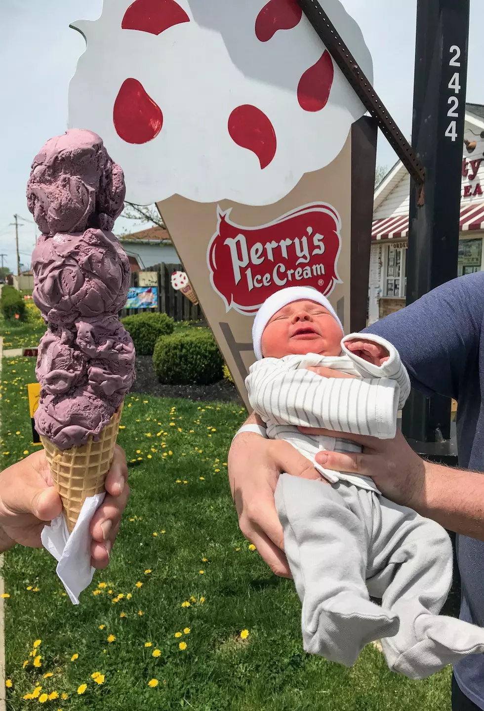 Look At This Ice Cream Shop In Buffalo That Has Cones Bigger Than
