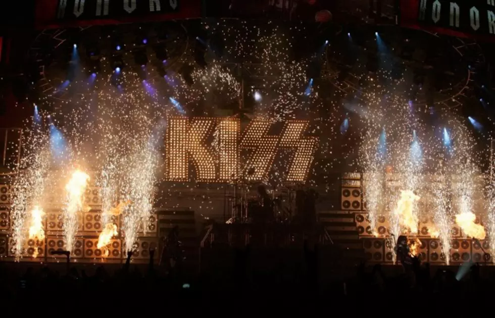 What Would A KISS Christmas Album Sound Like, Enjoy This Rare Performance [VIDEO]