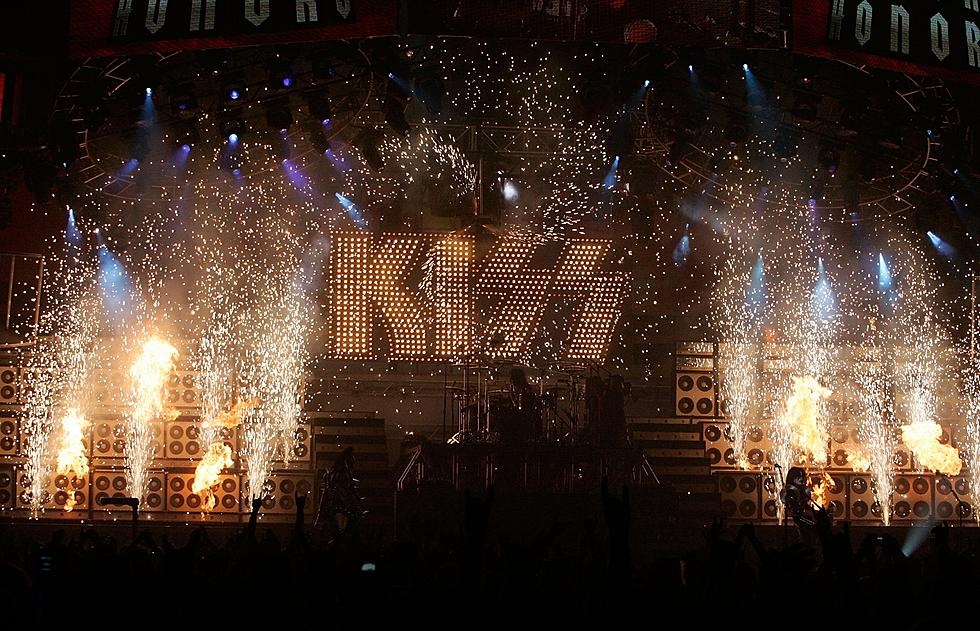 What Would A KISS Christmas Album Sound Like, Enjoy This Rare Performance [VIDEO]