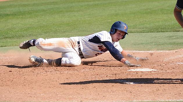 Duluth Huskies Steal All-Star Player From Thunder Bay