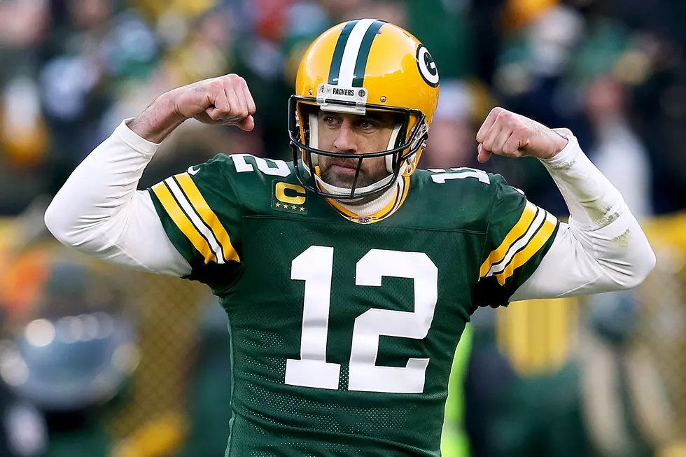 Oddsmakers Say Aaron Rodgers Gets The Best Of Tom Brady