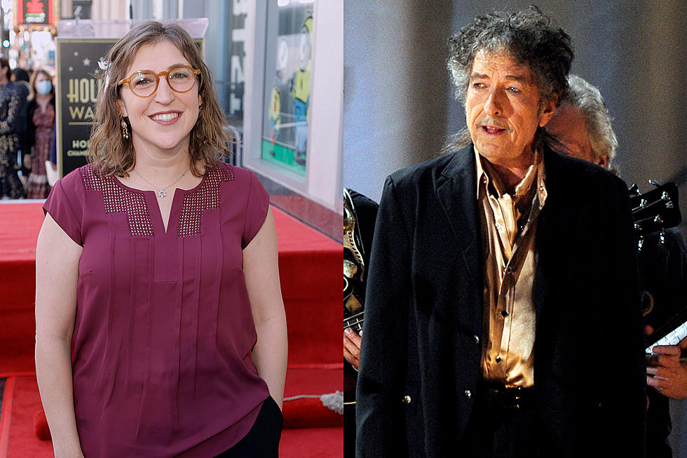 Mayim Bialik Visited Hibbing To See ‘Personal Mecca’ Bob Dylan Home, Went To The Wrong House